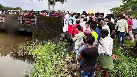 അമ്മയെ കൊലപ്പെടുത്തിയ കേസിലെ പ്രതി തൂങ്ങിമരിച്ച നിലയിൽ