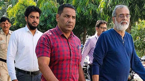 അമിത് ചക്രവര്ത്തി | പ്രബിര് പുര്കായസ്ത