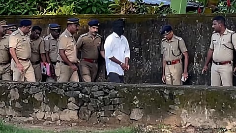 പ്രതിയെ തെളിവെടുപ്പിനെത്തിച്ചപ്പോൾ