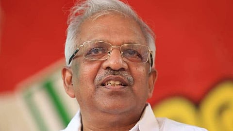p. jayarajan visits c. sadanandan murder attempt case convicts in jail