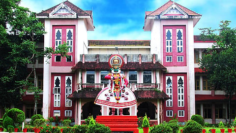 കുസാറ്റ് ചുറ്റുമതില് നിര്മാണവും യാത്രാ നിയന്ത്രണവും: പൊതുജനങ്ങളുടെ ആശങ്കകള് അകറ്റുമെന്ന് സിന്ഡിക്കേറ്റ്