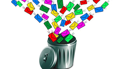 Symbolic image of letters being thrown into recycle bin