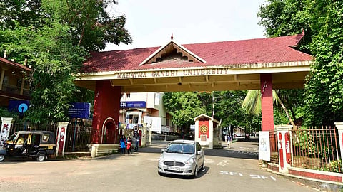 എം.ജി.യു ടീം ഓണ് സ്പോട്ട്: ദുരന്തനിവാരണത്തിന് 4800അംഗ സന്നദ്ധ സേനയുമായി എം.ജി സര്വകലാശാല