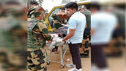 വോട്ടെടുപ്പിന് മണിക്കൂറുകൾ മാത്രം ശേഷിക്കെ ഛത്തിസ്ഗഡിൽ സ്ഫോടനം: ബിഎസ്എഫ് ജവാനും പോളിങ് ഉദ്യോഗസ്ഥർക്കും പരുക്ക്