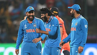 രോഹിത് ശർമയും വിരാട് കോലിയും രവീന്ദ്ര ജഡേജയ്ക്കൊപ്പം.