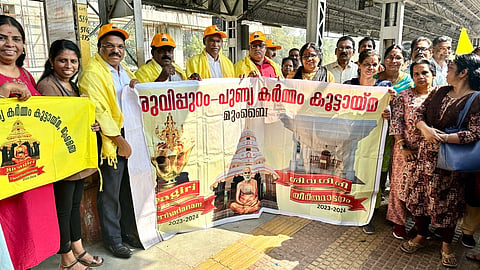 ശിവഗിരി തീർഥാടനം; മുംബൈയിൽ നിന്ന് 52 അംഗ സംഘം യാത്രയായി
