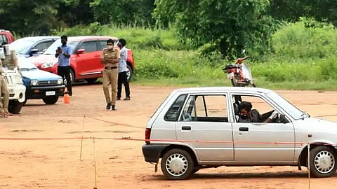 High Court quashes Driving License exam reform orders