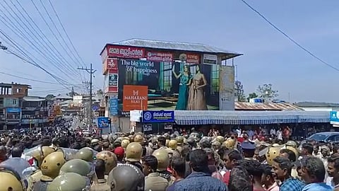 പുൽപ്പള്ളിയിൽ പ്രതിഷേധം ശക്തമാകുന്നു