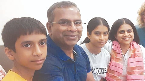 മോഹൻകുമാറും കുടുംബവും.