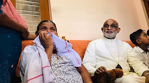 വന്യമൃഗങ്ങളെക്കാൾ മനുഷ്യർ സംരക്ഷിക്കപ്പെടണം; അജീഷിന്റെ കുടുംബത്തെ സന്ദർശിച്ച് ആർച്ച് ബിഷപ്പ് മാർ റാഫേൽ തട്ടിൽ