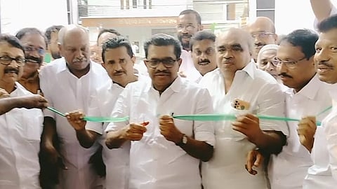 കായംകുളത്ത് യുഡിഎഫിന്റെ തെരഞ്ഞെടുപ്പ് കമ്മിറ്റി ഓഫീസ് മുതിർന്ന കോൺഗ്രസ് നേതാവ് വി.എം. സുധീരൻ ഉദ്ഘാടനം ചെയ്യുന്നു.