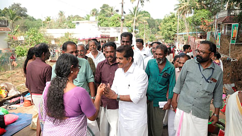 വികസനത്തുടർച്ചയ്ക്ക് വോട്ടു തേടി അടൂർ പ്രകാശ്