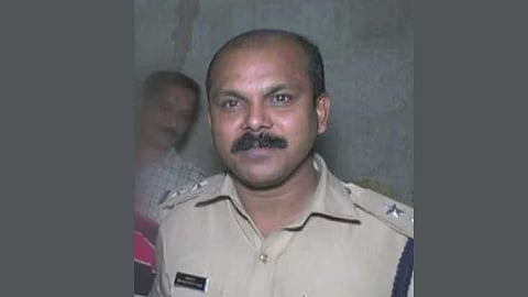 വനിതാ ഡോക്ടറെ പീഡിപ്പിച്ച കേസിലെ പ്രതിയായ മുൻ സിഐ തൂങ്ങി മരിച്ച നിലയിൽ