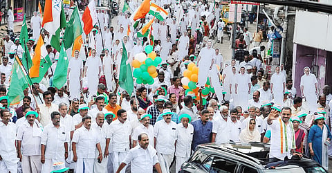 റോഡ് ഷോയിൽ യു ഡി എഫ് സ്ഥാനാർഥി ഡീൻ കുര്യാക്കോസ്