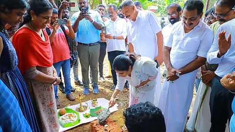 കേരള അണ്ടര് 17 വോളിബോള് ക്യാപ്റ്റന് എ.ആര് അനൂശ്രീക്ക് സ്വപ്ന ഭവനം; കൈത്താങ്ങായി മുത്തൂറ്റ് വോളിബോള് അക്കാദമി