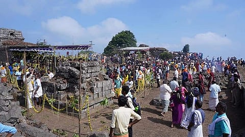 ചിത്രാപൗര്ണമിയില് ജ്വലിച്ച് മംഗളാദേവി ക്ഷേത്രം