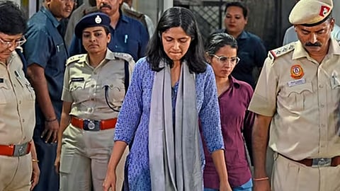 swati maliwal leaking personal photos bibhav kumar arvind kejriwal