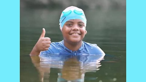 വേമ്പനാട്ടുകായലിലെ നാലരകിലോമീറ്റർ നീന്തി കടന്ന് ചരിത്രം കുറിക്കാൻ ഒരുങ്ങി ഒൻപത് വയസുകാരൻ