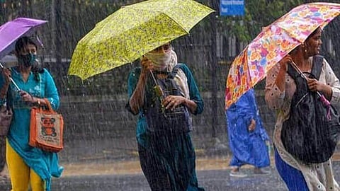 heavy rain waterlogging at kochi and thiruvananthapuram