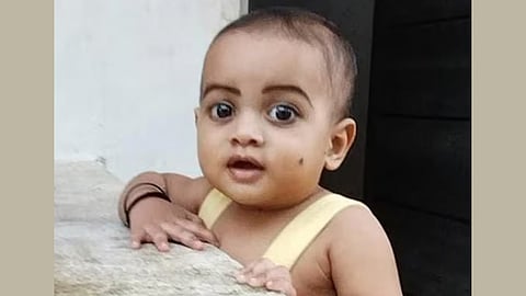 ഒന്നേകാൽ വയസുള്ള കുഞ്ഞ് തോട്ടിൽ വീണു മരിച്ചു