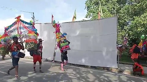 Mosques along Kanwar route covered up