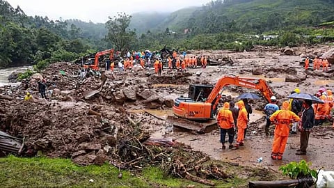 242 migrant labourers from Bengal trapped in Wayanad landslide