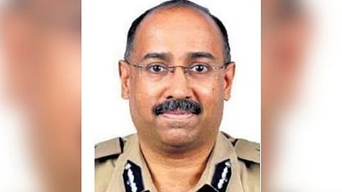 vigilance director retired himself