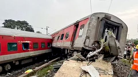 18 coaches of Mumbai-Howrah Express derailed; 2 Death