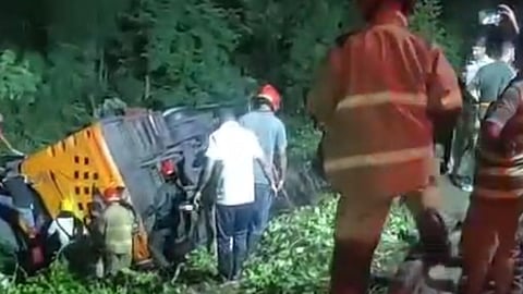 bus collided with tractor and fell into a ditch near the mumbai express highway