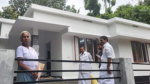 kpcc president k sudhakaran handover the house to mariyakutty