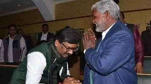 Hemant Soren seeks Champai Soren's blessings