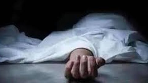 sons refuses to carry mothers body for final rites social workers perform the funeral