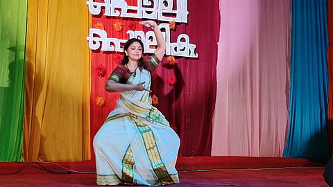 Methil Devika award മേതിൽ ദേവികയ്ക്ക് അവനവൻ കടമ്പ പുരസ്കാരം സമ്മാനിച്ചു