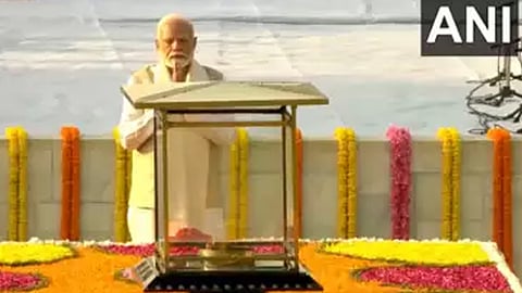 Modi commemorating Mahatma Gandhis birth anniversary