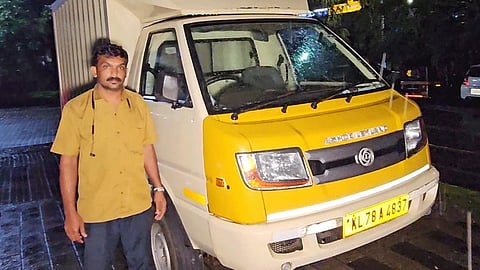 Complaint that mini lorry driver was assaulted and robbed of money in thamarassery; Police registered a case