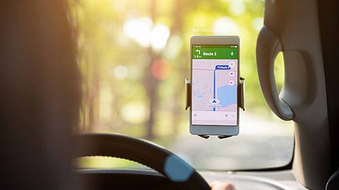 Google Maps cheats again; car falls into a ditch in Mumbai