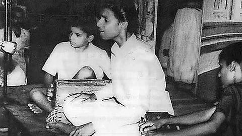 Jayachandran plays Mridamgam for Yesudas during 1958 Kerala School Youth festival