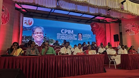 vanchiyoor secretariat road-
blockade cpm cpi leaders including mv govindan and kadakampally surendran asked to appear in contempt of court case higcourt