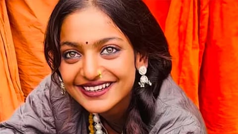 kumbh mela viral beauty monalisa,s income,10 crores within 10 days?