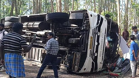 tourist bus accident munnar one died many injured