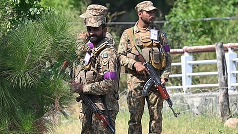 Suicide attack in Pakistan kills 16