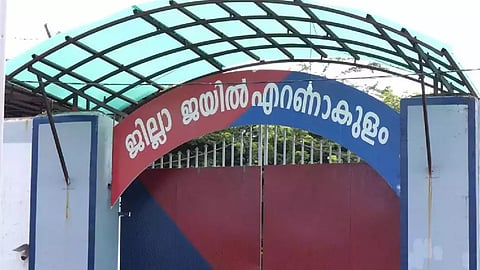 kakkanad women jail fight over food distribution inmate assaulted
