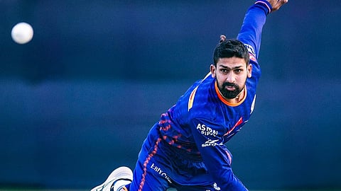 knee injury vignesh puthur ruled out from ipl mumbai replaced him with raghu sharma