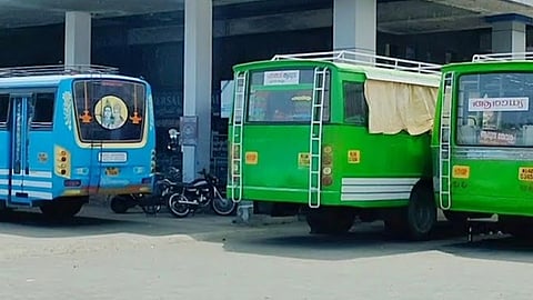Clash at aluva private bus stand