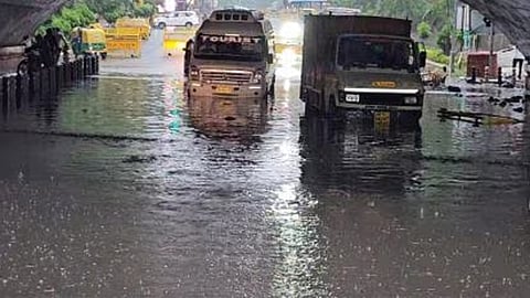 delhi Heavy rain flights train delayed imd warns