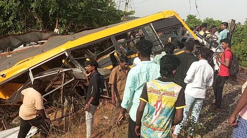 school van train crash 3 kids dead in chennai