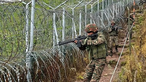 Pakistan violates ceasefire along loc