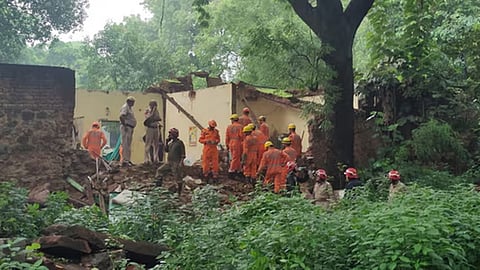 roof in humayuns tomb complex collapses 5 death