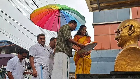 complaint that bjp workers laid wreaths in front of gandhi statue