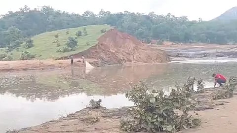 4 died and 3 missing in chhattisgarh dam collapse